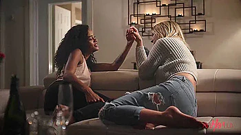 Teaching Babes Lesbian Moves