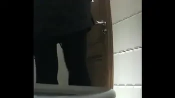 Girls and women show their shaved pussies in the toilet (MOV 98)