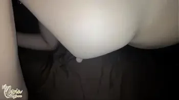 Fui a un club swinger y mi novio dejo que todos me cogieran sin condon y con condon y senti todo el semen en mi puchita