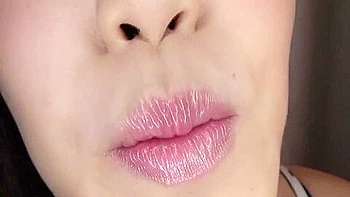 ２１歳の素人女子大生むっちり極上ボディ口元や尻穴でアップ近距離撮影