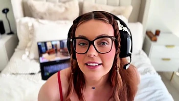 Gamer Girl - Fucks Her Stepsisters Boyfriend!