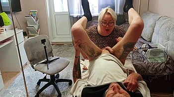 Stepmom Plays With My Dick With Her Hands And Mouth Until I Cum