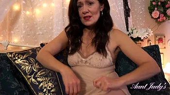 Seducing Auntie Kitty