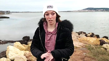 Rose is blowing out two big candles for her 20th birthday! - Jacquie et Michel TV