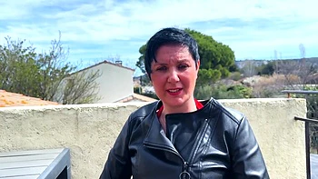 Kinuski, 31, takes us on a journey ... - Jacquie et Michel TV