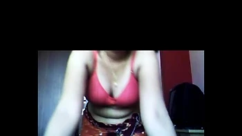 Indian Aunty In Pink Bra - DesiPapa