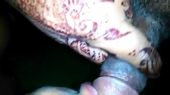 Indian Bhabhi Giving Handjob - DesiPapa