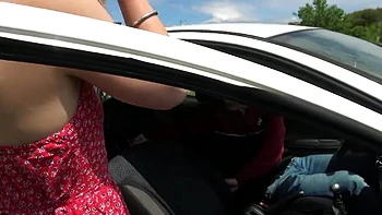 In the middle of the runway, Lily, 32, is beaming! - Jacquie et Michel TV