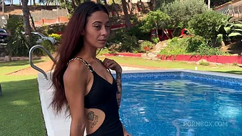 Me ligo con una chica swinger en una villa y me la follo en el