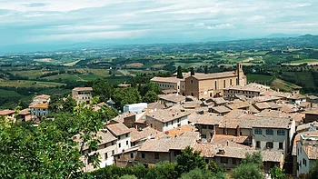 Everyone wants to taste beautiful Giulia's ass! - Jacquie et Michel TV