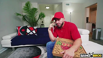 Pizza Guy Caught in 4K