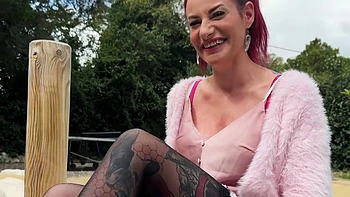 Cassy, Petula and Snow become one with nature - Jacquie et Michel TV