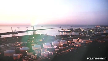 Red Lily never says no... - Jacquie et Michel TV