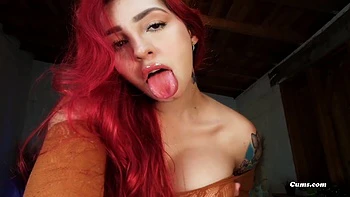 Thick Redhead Fucks Her Dripping Pussy On Cam