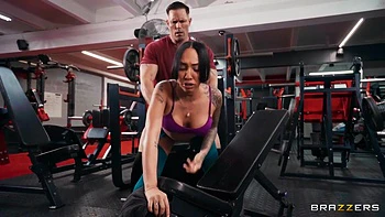 Kona Jade In Sexy Fit Gets Fucked Doggystyle In The Gym