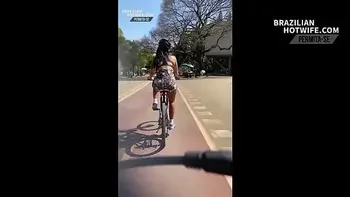 DANDO UMA VOLTA DE BICICLETA PARQUE IBIRAPUERA COM SHORT TODO SOCADO