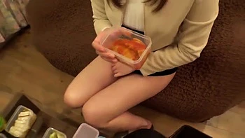 パンチラしまくりの美形お姉さんが電マオマンコ攻めで感じまくり