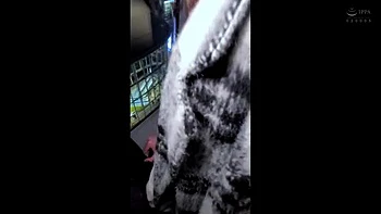 美形お姉さんがラブラブフェラして激しい手マン腰ピクピクで濡れる