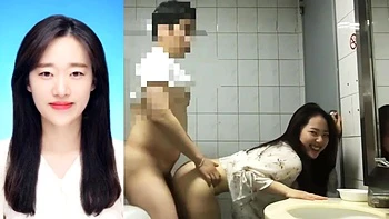 Yi Yuna Fucked In A Public Toilet