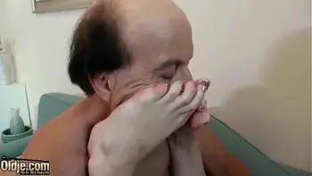 Old dude fucking tight young pussy on the couch ends with cumshot on her boobs