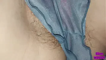 Mi HERMANASTRA me deja tocar su COÑO y sus tetas, esta deliciosa