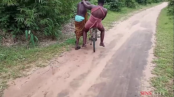 OKONKWO GAVE THE VILLAGE SLAY QUEEN A LIFT WITH HIS BICYCLE, FUCKED HER OUTDOOR