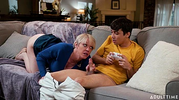 Dee Williams In Sucks Stepsons Cock While Hes Gaming