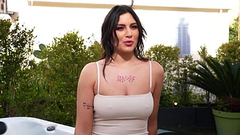 Yoko, secretary in Tokyo, sends her application without shyness! - Jacquie et Michel TV