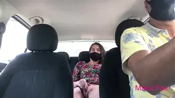 Provoquei o motorista do uber até ele me fazer gozar