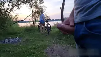 Unfamiliar girl was not scared and decided to jerkoff a cock SHOCKED !!!