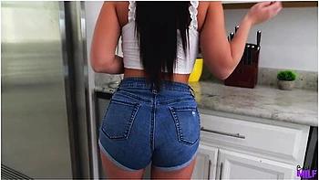 Stepson Cant Control Himself When Big-tittied Milf Alexa Payne Walks Around Without A Shirt