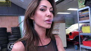 Brunette milf Vittoria Divine gets her shaved pussy pounded