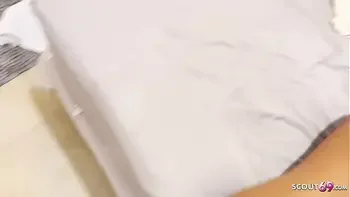 ECHTER AMATEUR DREIER MIT DEUTSCHE MILF KADA LOVE IM URLAUB