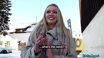 Amber Jaynes Alluring Curves In Outdoor Passion