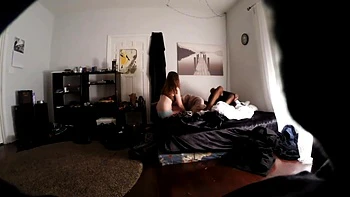 Elle me tire une pipe en cam cachée