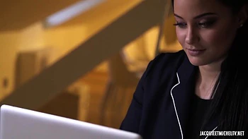 Caly, 35, likes to be in charge! - Jacquie et Michel TV