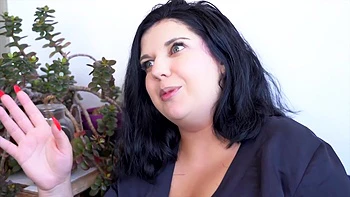 Aurora, 39 years old, passionate about France! - Jacquie et Michel TV