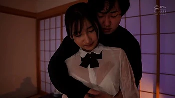 雨の日の最終電車て痴され助けを求めて降りた場所は無人駅凍える寒さに負けて痴男と一夜を共にしてしまった私 楪カレン