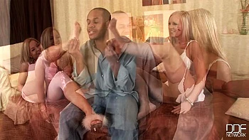 Sensual foot fetish threesome