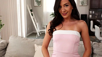 A nice woman, Natalie Brooks, plays with her pussy using a toy.