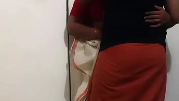 Mallu Hot Girl In Sari #1