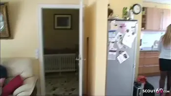 Deutsche Mutter zeigt Monster Schwanz Stief Sohn und Freund wie Sex geht - German Mom