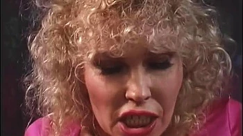 Wild wet sex with mature babe ends with facial