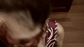 elle commence a me sucer en robe avant de finir a poile