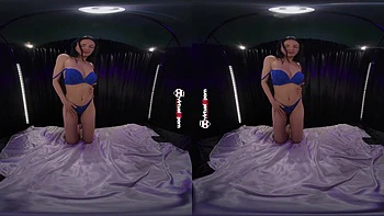 Vitoria Vontese Stretch Her Pussy Hole Extreme