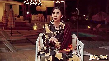 Roxie Sinners - Watch Bouncy Video