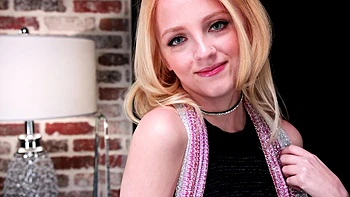 Blonde teen Madison makes love with Kate Bloom