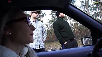 Vivi Vallentine - Erster Outdoorfick Und Gleich Zwei Holzfaller