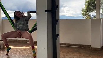 Gringa Orgasmo A Chorro En La Hamaca With Emily Rose