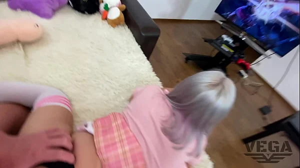 CUM IN STEP SISTER GAMER GIRL WHILE SHE WAS PLAYING